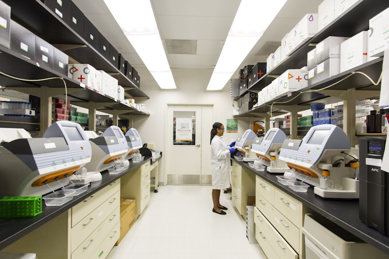Clinical laboratory with automated analyzers and specimen processing equipment
